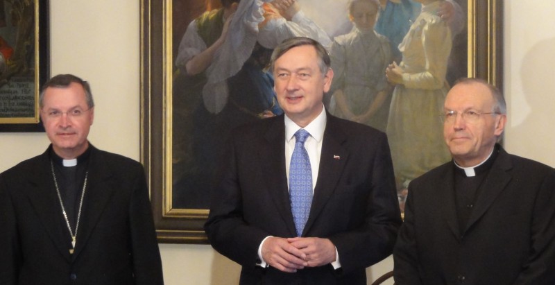 Od leve proti desni: nadškof Turnšek, predsednik republike Türk in nadškof Stres