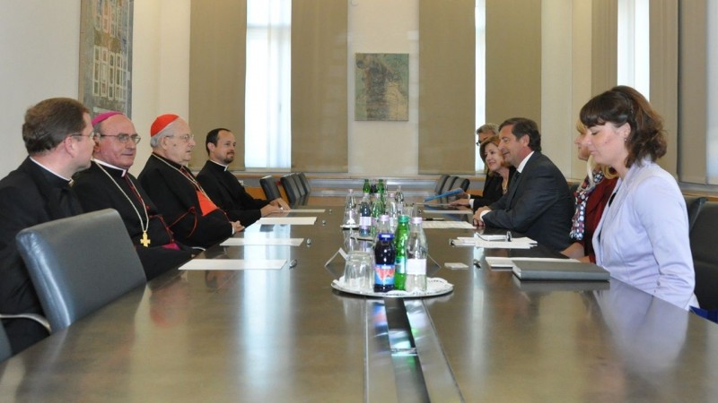 Kardinal Sodano in minister Erjavec - vir - MZZ