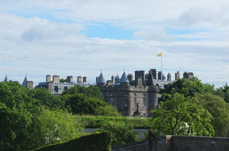 Škotska rezidenca kraljice Elizabete II. v Edinburghu