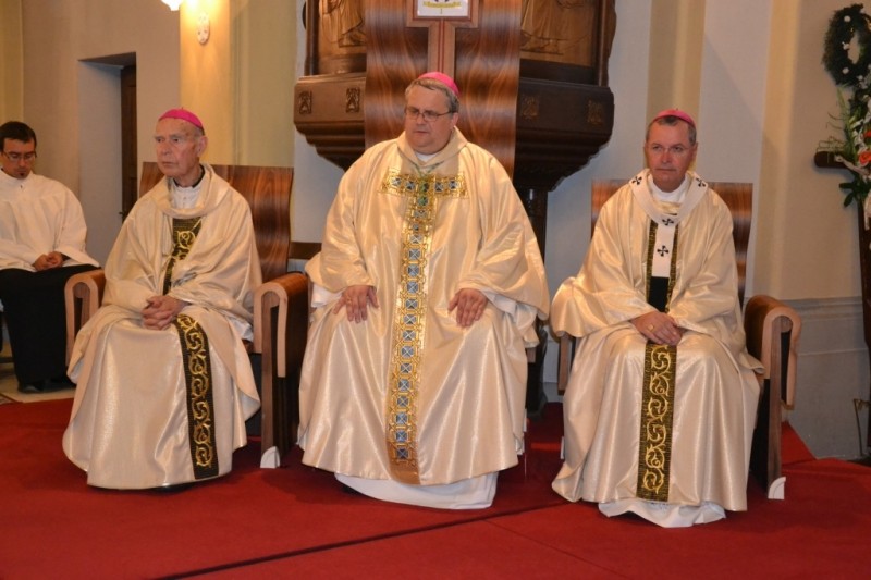 Od leve proti desni: škof Smej, škof Štumpf in nadškof Turnšek - Foto Klavdija Dominko
