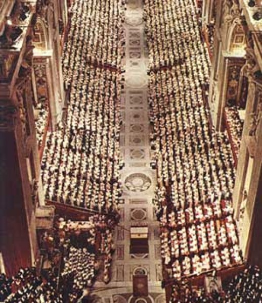Zasedanje koncilskih očetov na drugem vatikanskem cerkvenem zboru - vir - splet