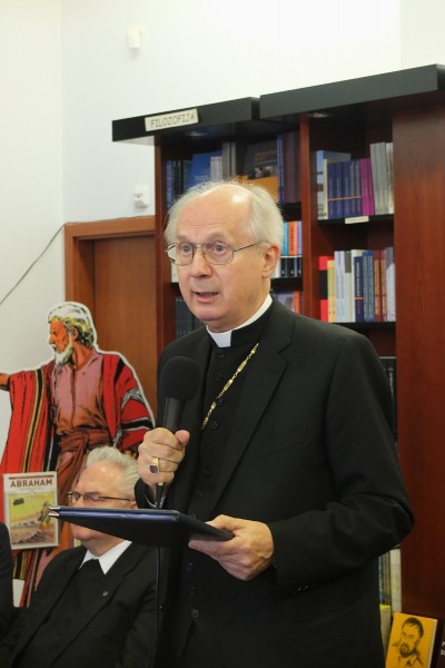 Škof Egon Kapellari
