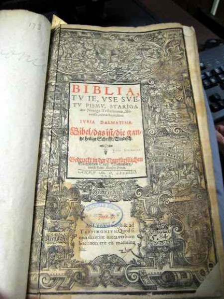 Originalna Dalmatinova Biblija, ki jo hranijo v muzeju Ameriške biblične družbe.