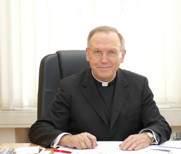 Predsednik SŠK od leta 2010 je bil ljubljanski nadškof metropolit msgr. dr. Anton Stres.