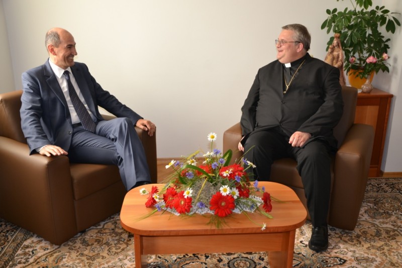 Predsednik Vlade Republike Slovenije gospod Janez Janša in škof msgr. dr.  Peter Štumpf