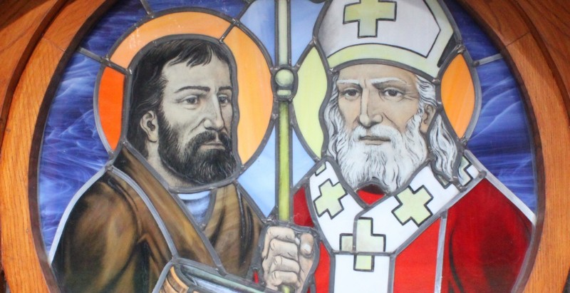 Vitraj s podobo sv. Cirila in Metoda v kapeli v Trdkovi (župnija Kuzma)