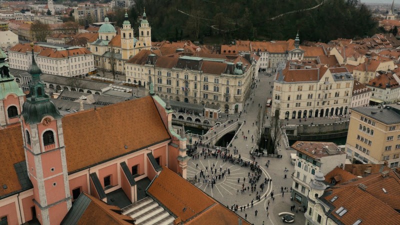 Redovniški flash mob na Prešernovem trgu v Ljubljani