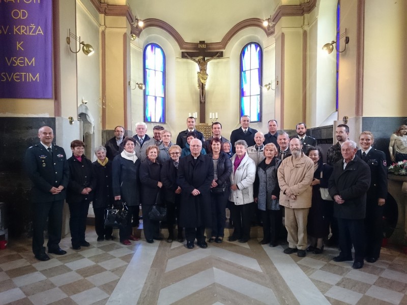 Svojci padlih v vojni za Slovenijo ter Vojaški vikariat ob škofu Glavanu