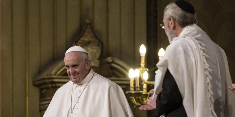 Obisk papeža Frančiška v rimski sinagogi 17. januarja 2016