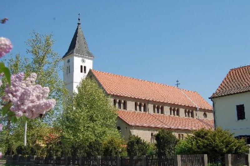 Cerkev Marijinega vnebovzetja v Turnišču - Foto: Družina