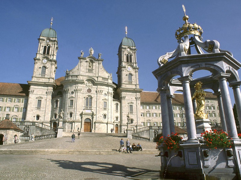 Marijina bazilika v Einsiedelnu v Švici - Foto: splet