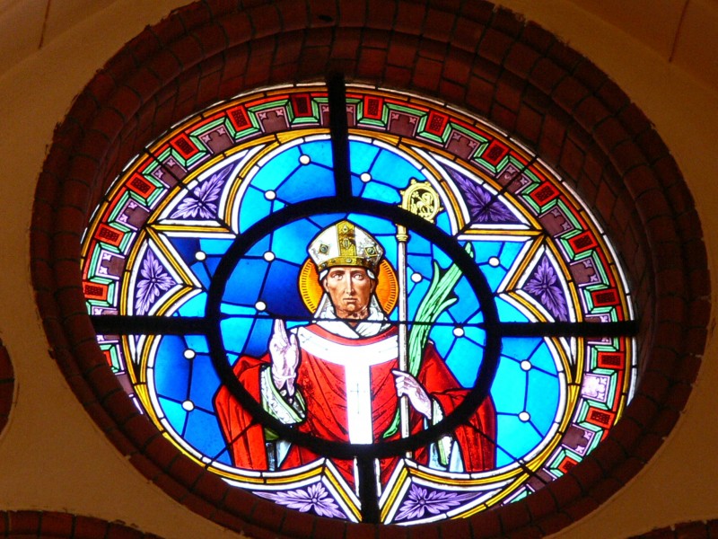 Vitražno okno z upodobitvijo sv. Maksimilijana Celjskega - Foto: splet