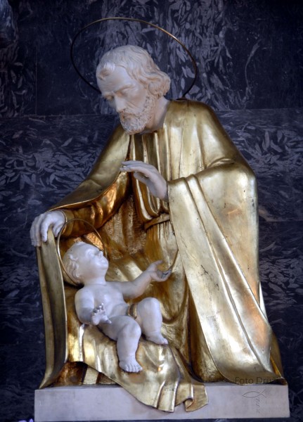 Sveti Jožef z detetom Jezusom - Foto: Družina