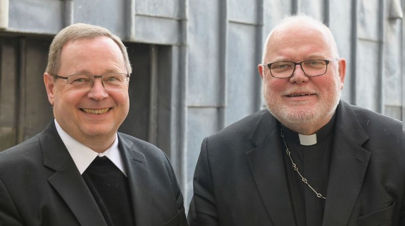 Msgr. Georg Bätzing (levo) je na čelu Nemške škofovske konference nasledil münchenskega nadškofa kard. Reinharda Marxa (desno) - Foto: DBK