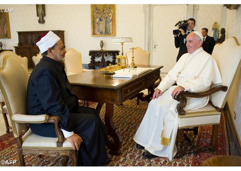 Papeža Frančišek in veliki imam Ahmad Al-Tayyeb