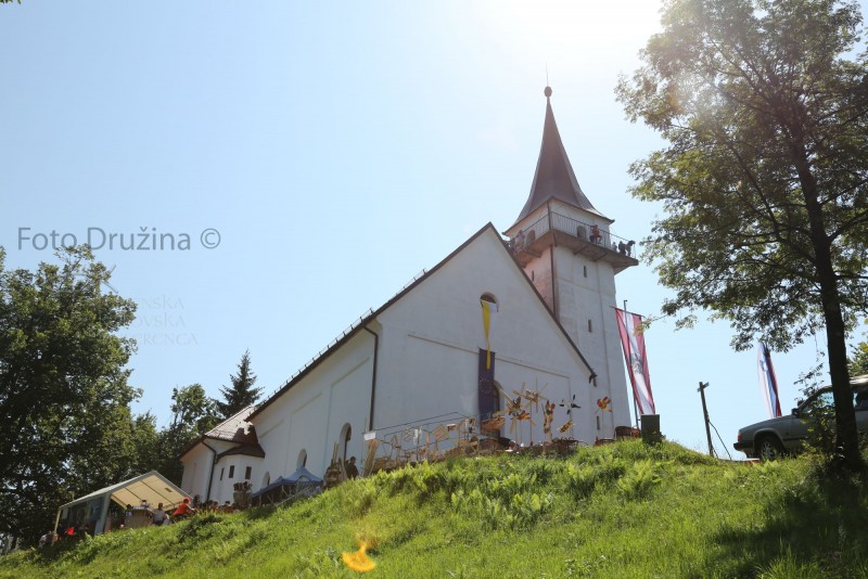 Cerkev sv. Pankracija na Remšniku - Foto: Družina