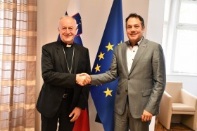Škof Jamnik se je srečal z ministrom Arčonom