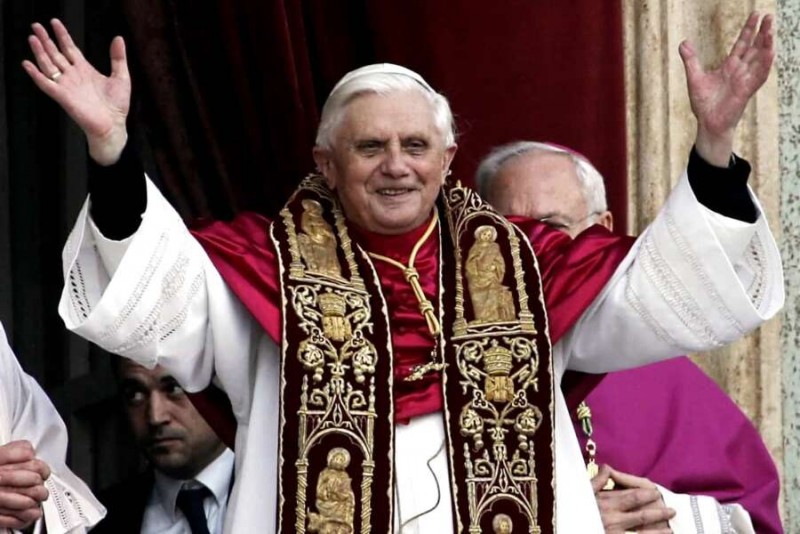 Papež Benedikt XVI. na dan izvolitve