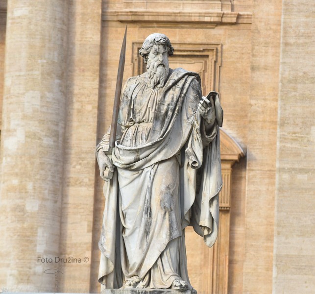 Upodobitev sv. Pavla pred baziliko sv. Petra v Rimu - Foto: Tatjana Splichal / Družina