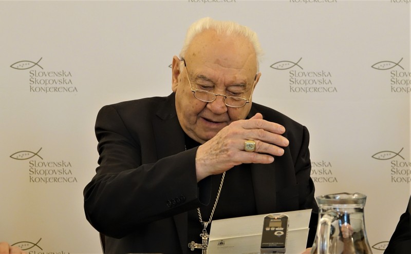 Msgr. dr. Jurij Bizjak, koprski škof - Foto: p. Ivan Rampre SJ