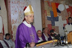 Pridiga škofa Andreja Sajeta pri sveti maši za pobite žrtve revolucionarnega nasilja